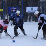 В Туле проходит турнир по хоккею в валенках на Кубок реготделения «Единой России»