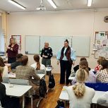 Единороссы Калининграда продолжают уроки для школьников