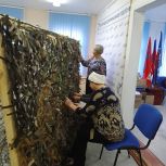 Кумылженские партийцы наладили производство маскировочных сетей