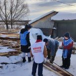 Кыштымские волонтеры продолжают оказывать помощь пенсионерам в обеспечении дровами