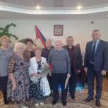 В Катав-Ивановске партийцы поздравили семью Новожениных. с юбилеем совместной жизни