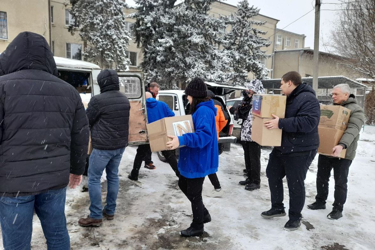 Тёплые вещи, продукты, автомобили – «Единая Россия» доставляет на передовую  всё необходимое