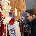 Сотни нижегородских детей приняли участие в новогодних мероприятиях и получили подарки от депутатов