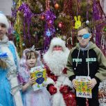 Подарки, утренники и шоу: «Единая Россия» организовала новогодние мероприятия для детей в регионах