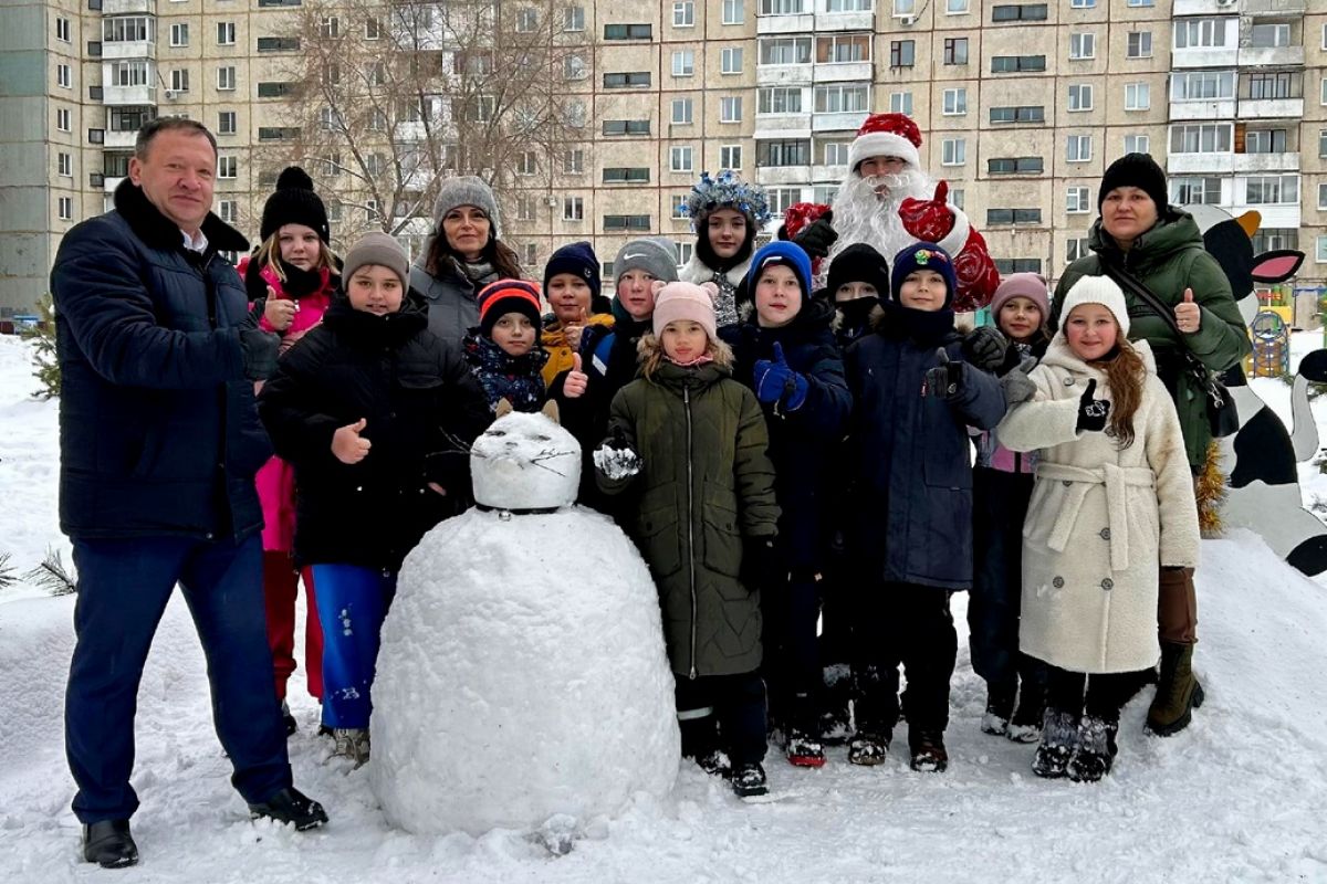 Кузбасские единороссы организуют субботники и праздники во дворах |  12.01.2024 | Кемерово - БезФормата