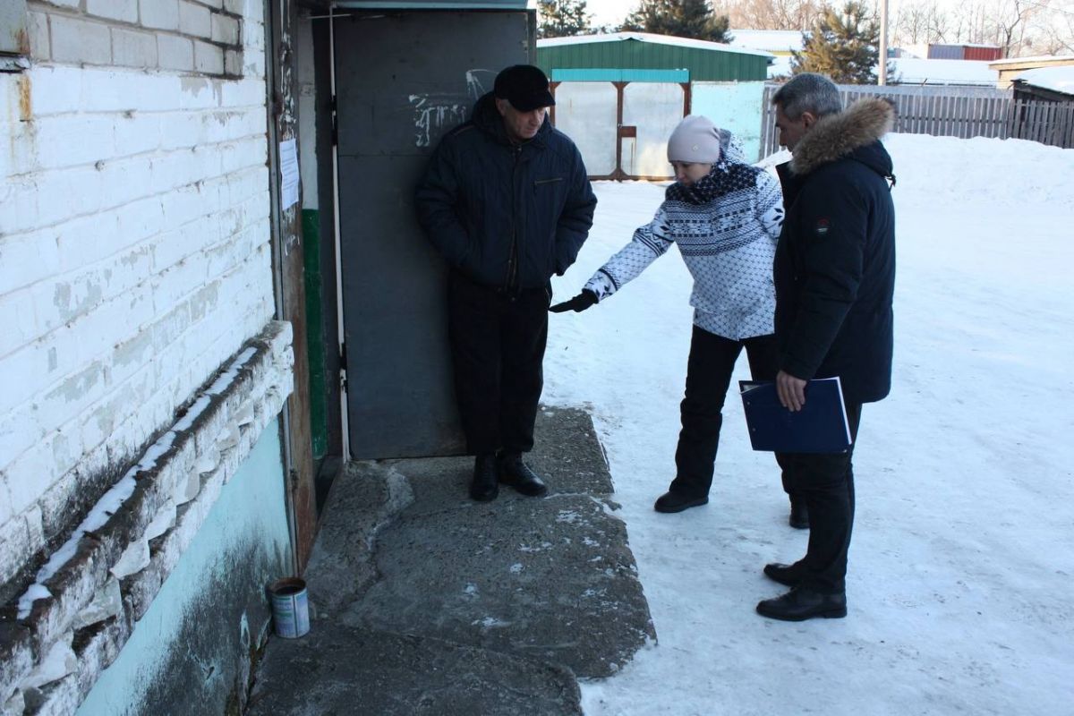 Встреча с жителями многоквартирного дома прошла в селе Амурзет | 31.01.2024  | Биробиджан - БезФормата