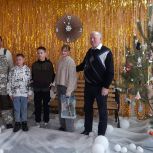 Депутат «Единой России» поздравил многодетную семью из Терновского района с Новым годом и Рождеством