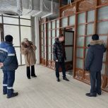 Единороссы Курортного района проверили ход строительства киноконцертного зала в Зеленогорске