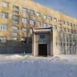 Партийцы и родители проверили ход капитального ремонта школы поселка Усть-Омчуг