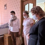 Московские активисты «Единой России» привезли в военный госпиталь домашние угощения участникам СВО