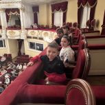 Депутат Игорь Петровский помог нескольким десяткам детей посетить новогодние и рождественские представления