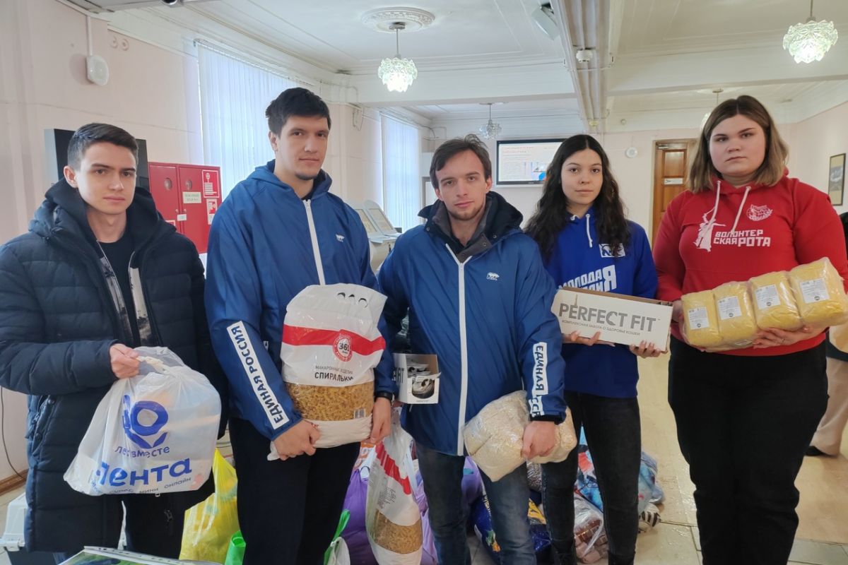 Волонтеры города Твери приняли участие в акции по сбору корма для бездомных животных