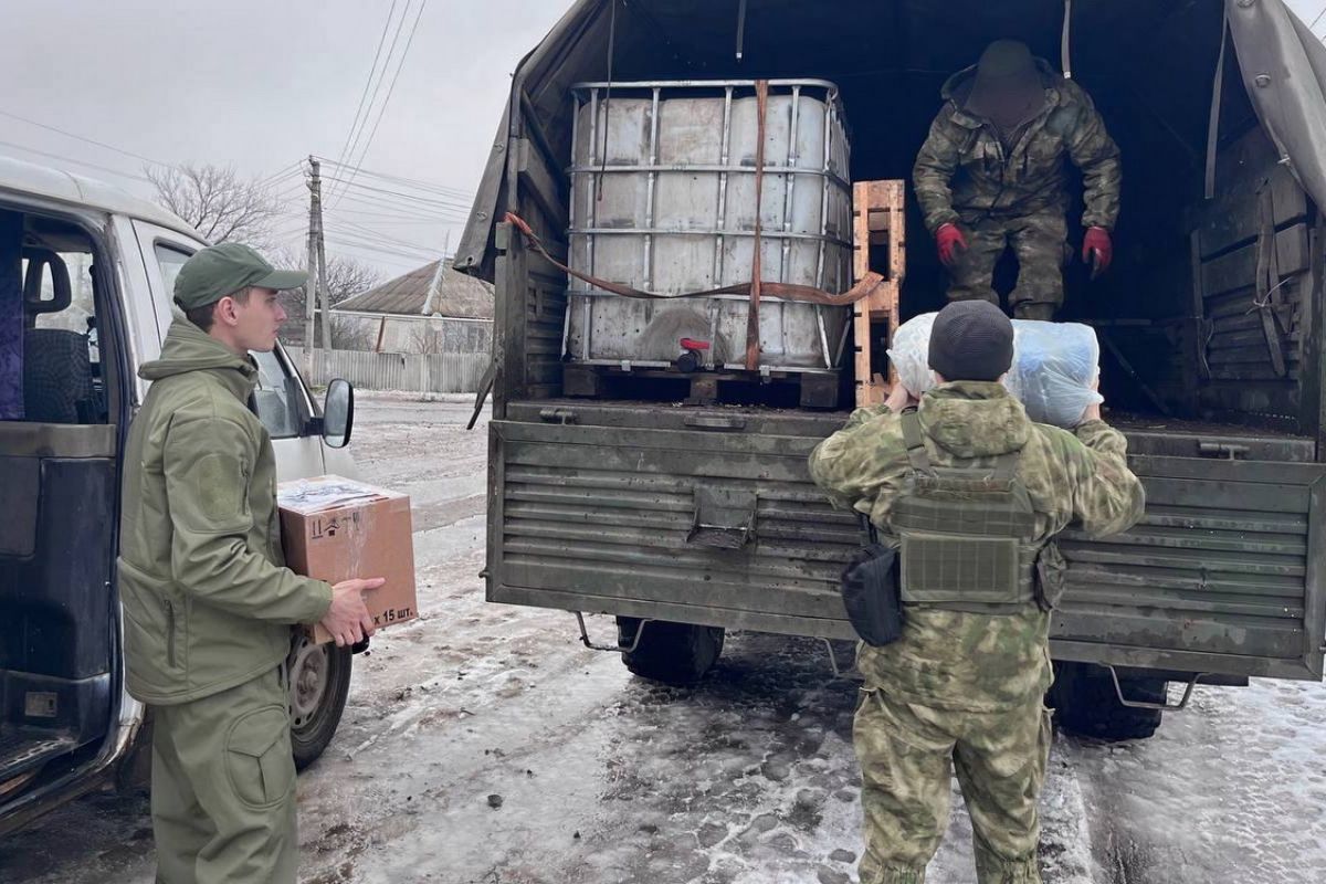 Единая Россия» отправила в зону СВО несколько машин и десятки тонн груза со  всей страны