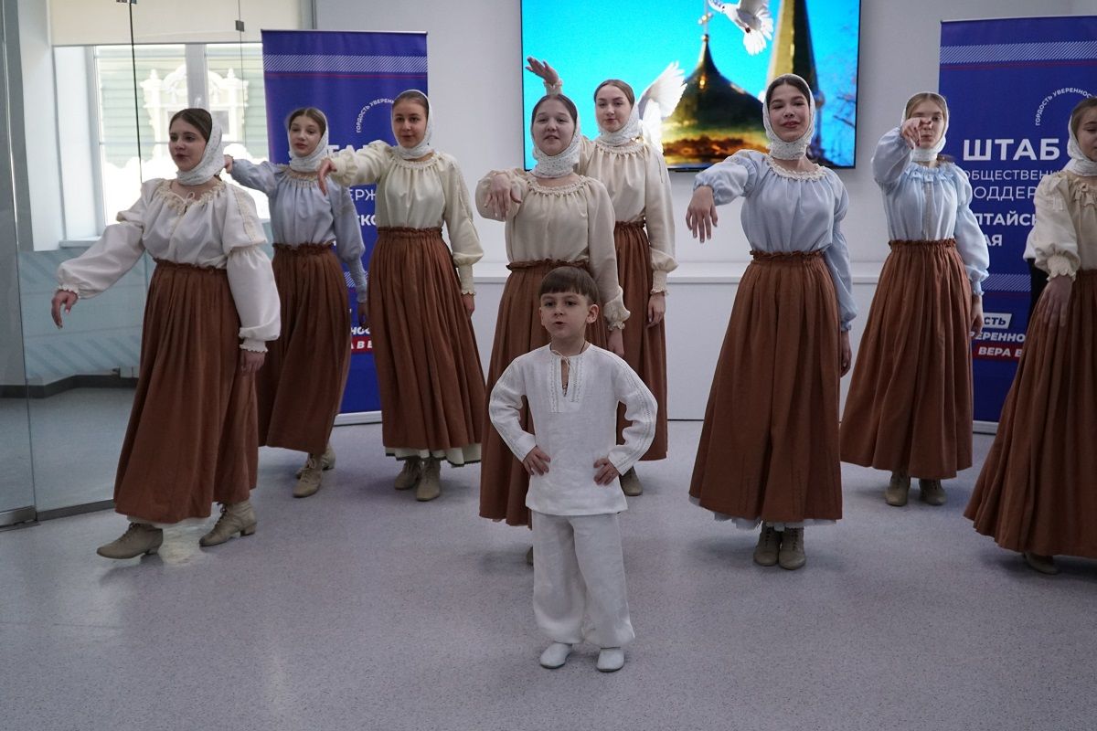 В штабе общественной поддержки жителей Алтайского края знакомят с  национальными традициями