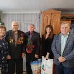 Единороссы поздравили с Новым годом ветеранов, проживающих в районах Омской области