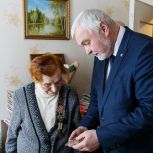 В День снятия блокады Ленинграда партийцы «Единой России» позаботились о ветеранах