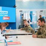 В России проходит единый день сбора подписей за выдвижение Владимира Путина на выборы президента