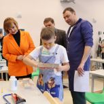 «Партийный десант» оценил работу одной из самых больших школ Самарской области и России