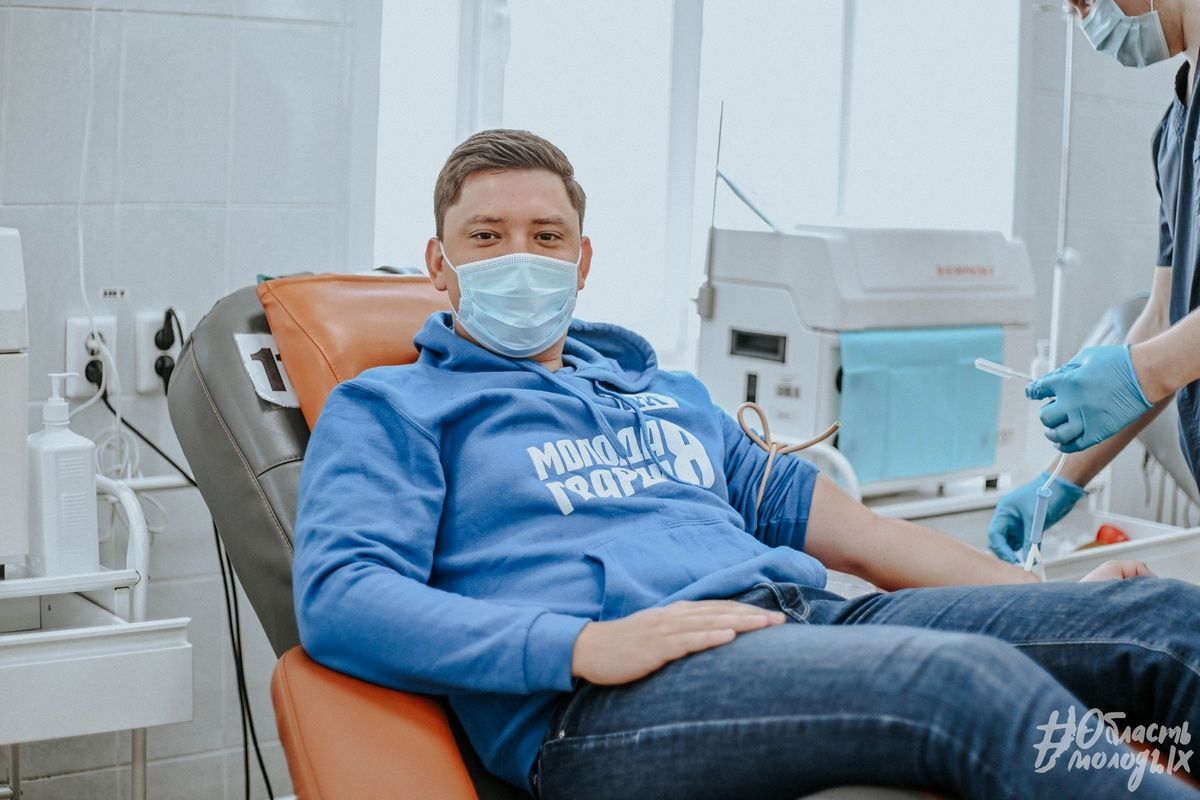 Подросток у врача. Сестринское обследование. Лечить работающую. Младшая медицинская сестра. Лечить работающую.