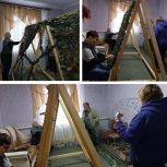 Волонтеры Красногвардейского района продолжают изготовление маскировочных сетей