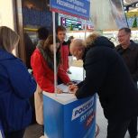 В Балашове и Энгельсе проходит единый день сбора подписей в преддверии президентских выборов