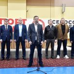Николай Владимиров приветствовал участников чемпионата и первенства Чувашии по самбо