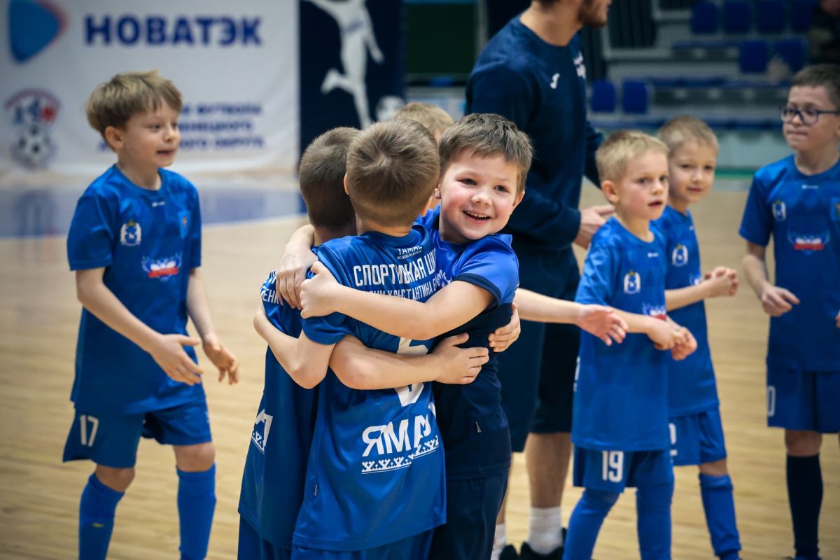В Новом Уренгое завершилось первенство города по мини-футболу среди мальчиков