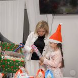 «Единая Россия» в Московской области организовала ёлки для детей, проживающих в пунктах временного размещения