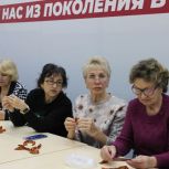 Владивостокское отделение ЕР возобновляет мастер-классы по изготовлению памятных брошей