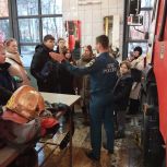 Для воспитанников саратовских школ-интернатов провели экскурсию в пожарную часть