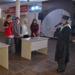 «Единая Россия» организовала интеллектуальный поединок для молодежи Каменского района