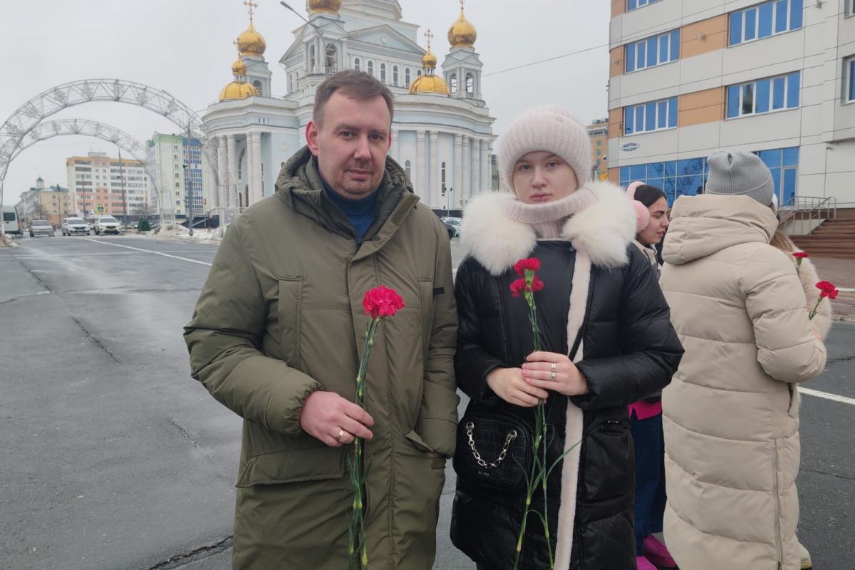 В Саранске возложили цветы к Вечному огню в день снятия блокады Ленинграда