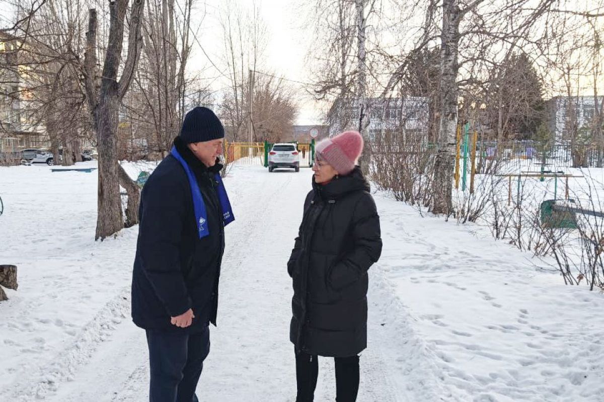 Партийцы Ачинска проверили дороги к школе и детскому саду