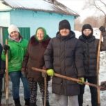 Помощь семье участника специальной военной операции оказали школьники в с. Екатерино-Никольское ЕАО