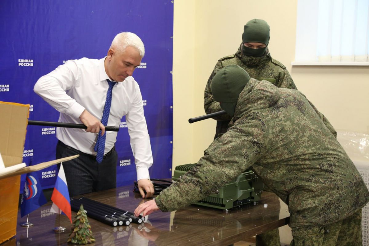 Партийцы передали военным средство радиоэлектронной борьбы