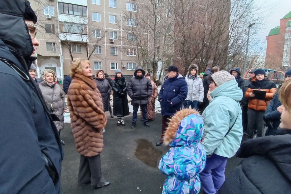 «Партийный десант» контролирует благоустройство во дворах МКД