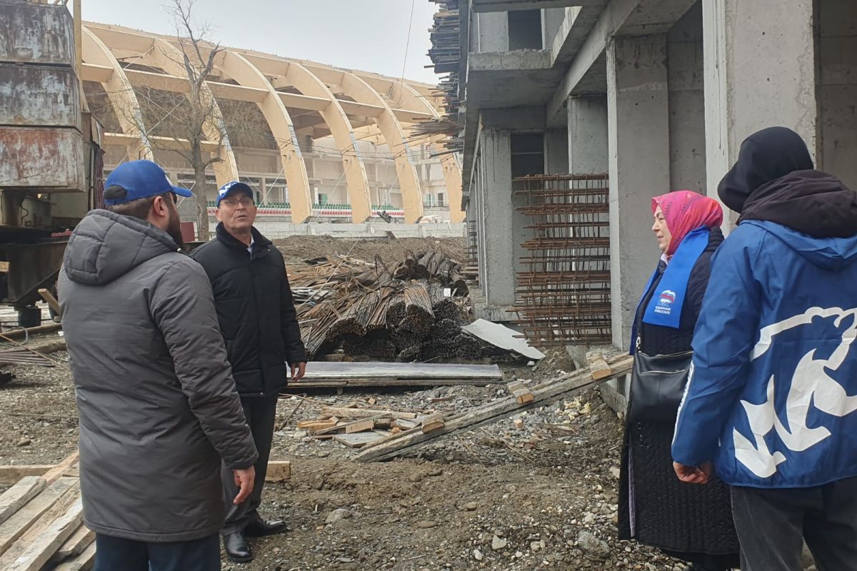 В Грозном активисты «Партийного десанта» проверили строительство МКД для аварийных переселенцев