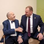 Сергей Салмин встретился с ветераном Великой Отечественной войны Иваном Шевченко