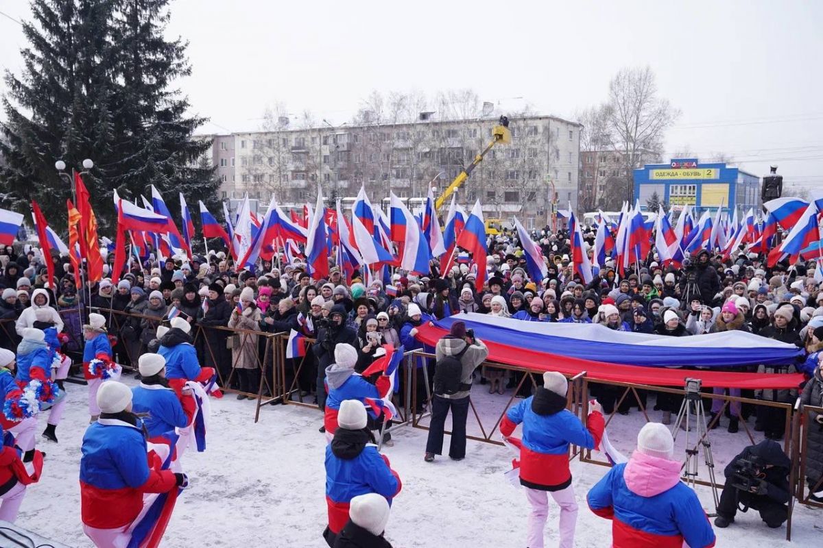 В Ленинске-Кузнецком прошел митинг-концерт в честь присвоения звания «Город трудовой доблести»