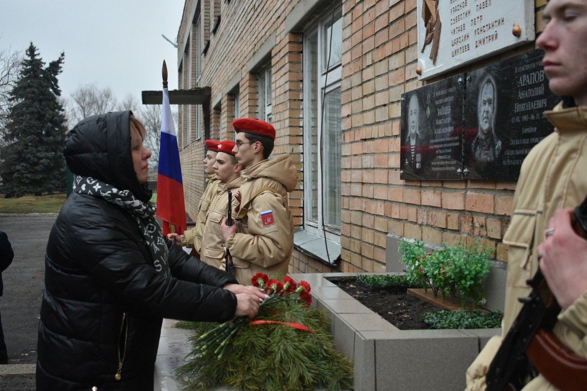 В селе Рязанской области «Единая Россия» открыла мемориальную доску Герою СВО