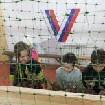 Активисты «Единой России» в Нагайбакском районе плетут маскировочные сети