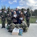 Вячеслав Камзолов вместе с волонтерами «Боевого братства» передал масксети военным