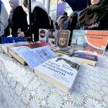 Кыштымские единороссы организовали книжную выставку в память о снятии блокады Ленинграда