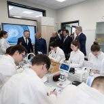 Рустам Минниханов и Ильсур Метшин посетили лицей-интернат №2 в Казани