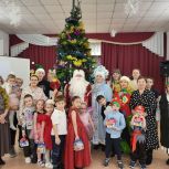В селе Коткино активисты партпроекта «Женское движение Единой России» провели новогоднее мероприятие «Новогодний переполох» для детей