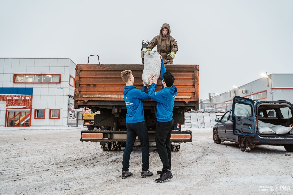 Тверские единороссы собрали помощь для приюта бездомных животных в Бердянске Запорожской области