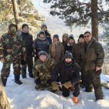 «Детский спорт» в Уйском: юные бойцы осваивают принципы выживания в зимнем лесу