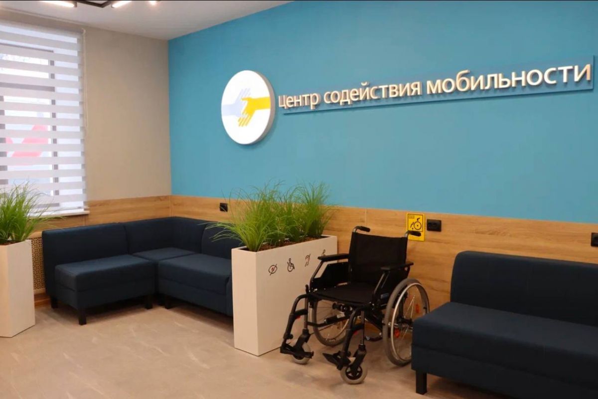 При содействии «Единой России» на железнодорожном вокзале Омска открыли зал ожидания для маломобильных групп