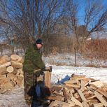 «ЕДИНАЯ РОССИЯ» продолжает помогать в обеспечивании семей участников СВО твёрдым топливом