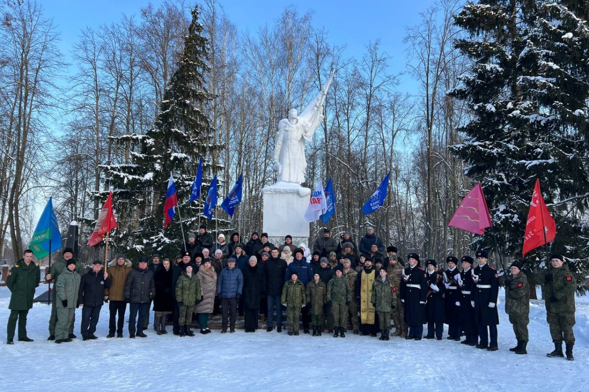 Великие Луки отметили 83-ю годовщину освобождения от фашистов